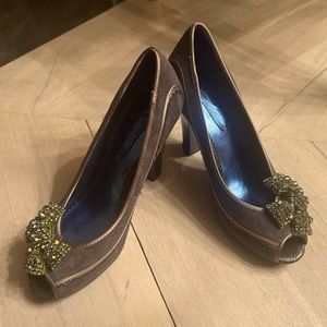 Poetic Licence Sweet Charity Suede Peep-Toe Pumps Size EU 38 1/2 = 7 1/2. NWOT